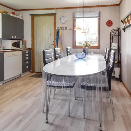 Two Bedroom Holiday In *